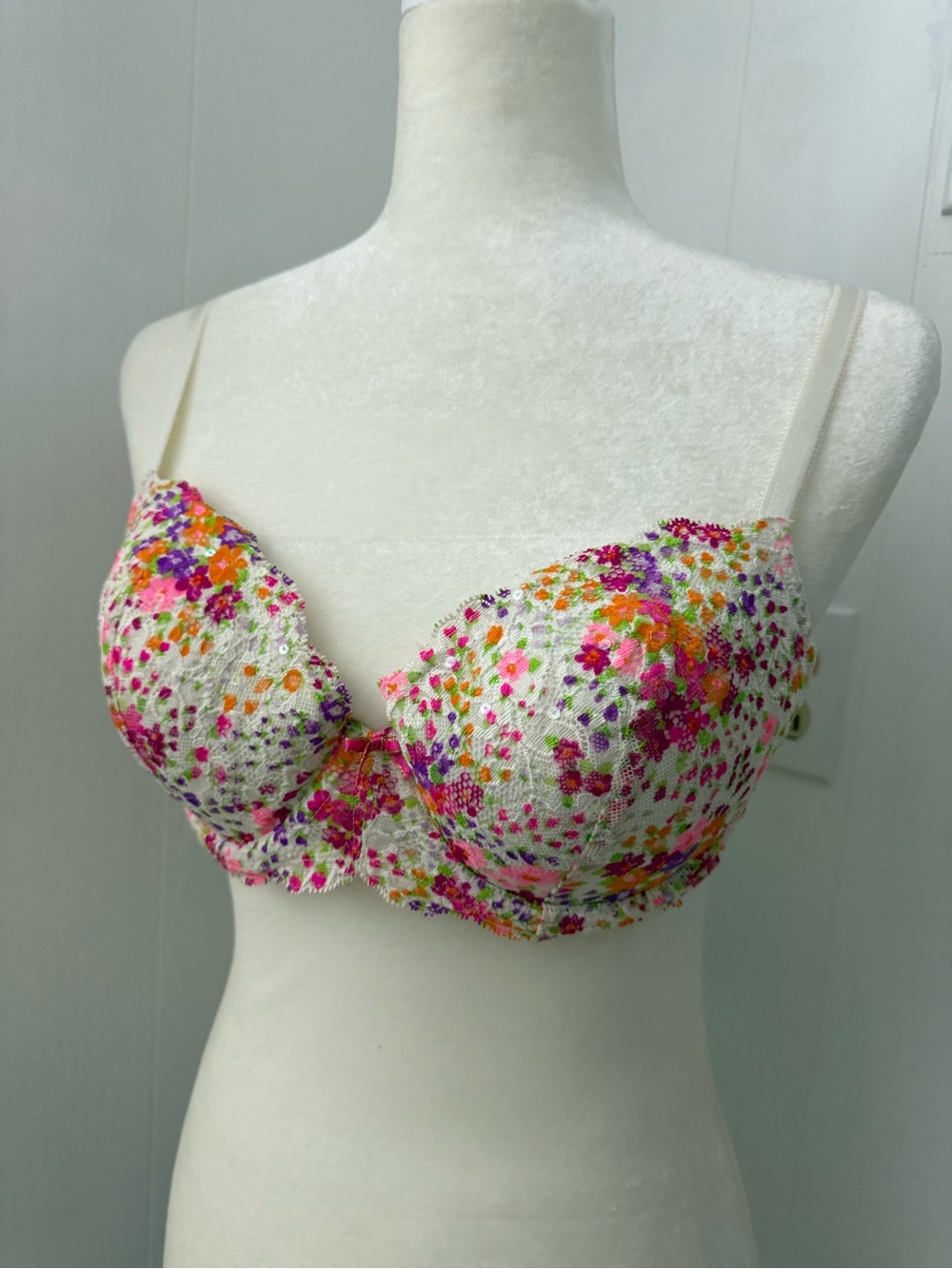 VICTORIA’S SECRET Dream Angels Bra Lined Demi 36C - Picture 4 of 14